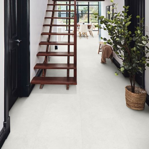 Comfort and opulence combine in the hallway space with vinyl.