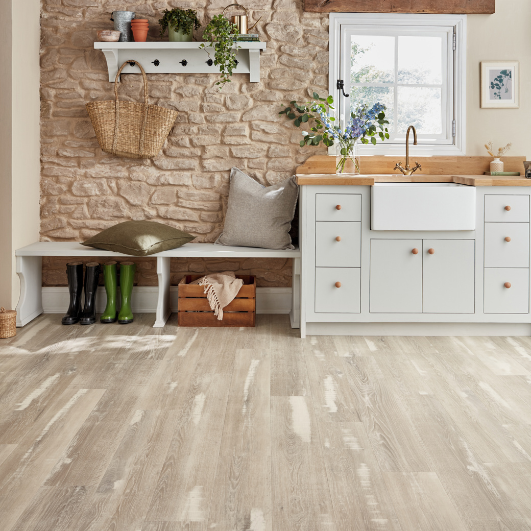 Silver Farmhouse Oak VGW137T | SCB137 floors in a utility room